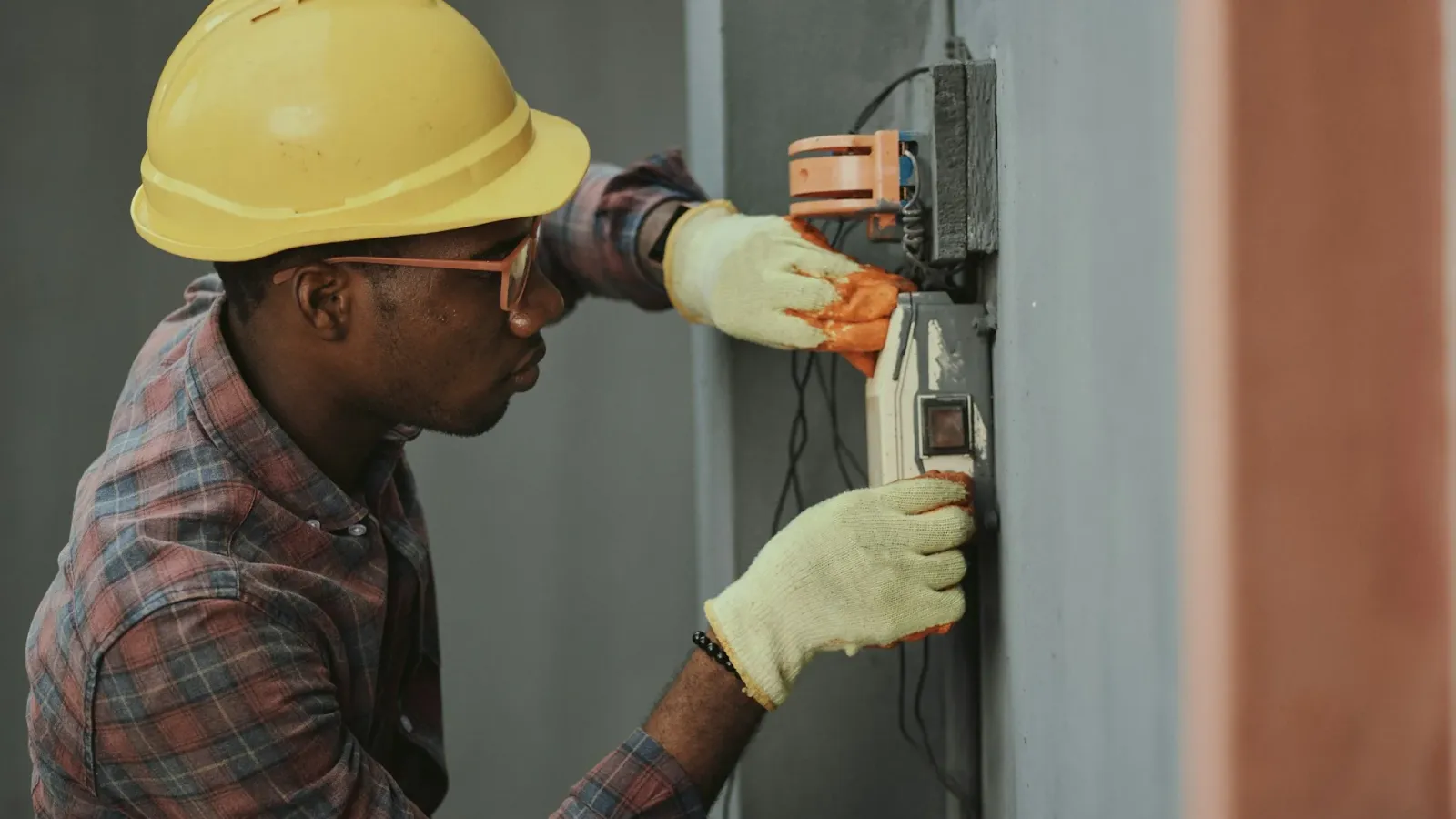 Clean distribution board wiring with residual current circuit breaker in Singapore home